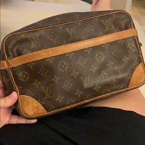 AUTHENTIC LV
